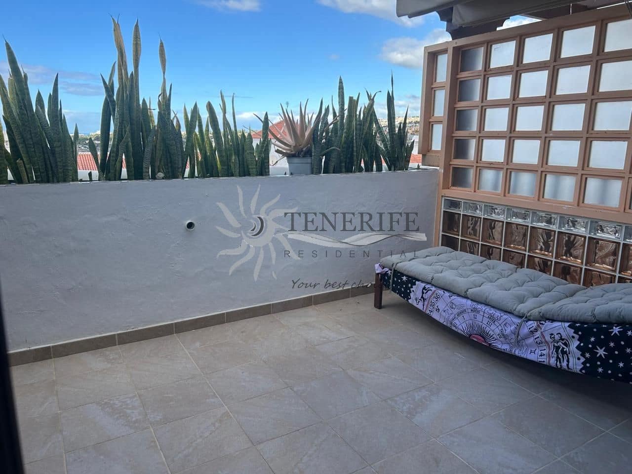 2 bedroom Flat for sale in Los Cristianos - € 359,000 (Ref: 9459399)