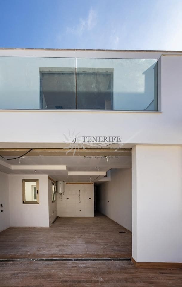 2 bedroom Flat for sale in Santiago del Teide with garage - € 325,000 (Ref: 9459405)