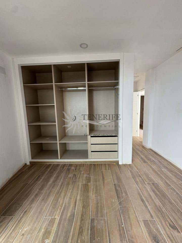 2 bedroom Flat for sale in Santiago del Teide with garage - € 325,000 (Ref: 9459405)