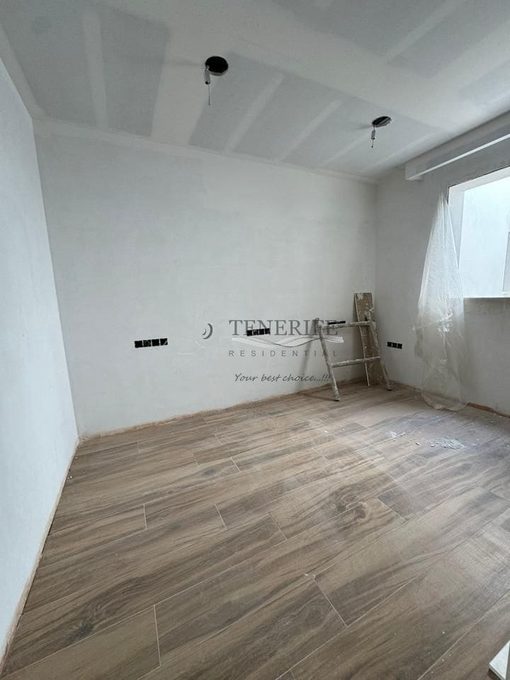 2 bedroom Flat for sale in Santiago del Teide with garage - € 325,000 (Ref: 9459405)