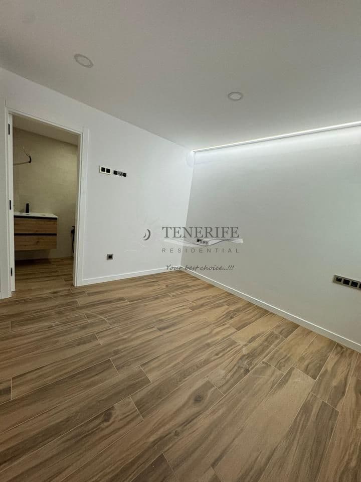 2 bedroom Flat for sale in Santiago del Teide with garage - € 325,000 (Ref: 9459405)