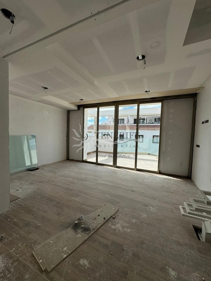 2 bedroom Flat for sale in Santiago del Teide with garage - € 325,000 (Ref: 9459405)