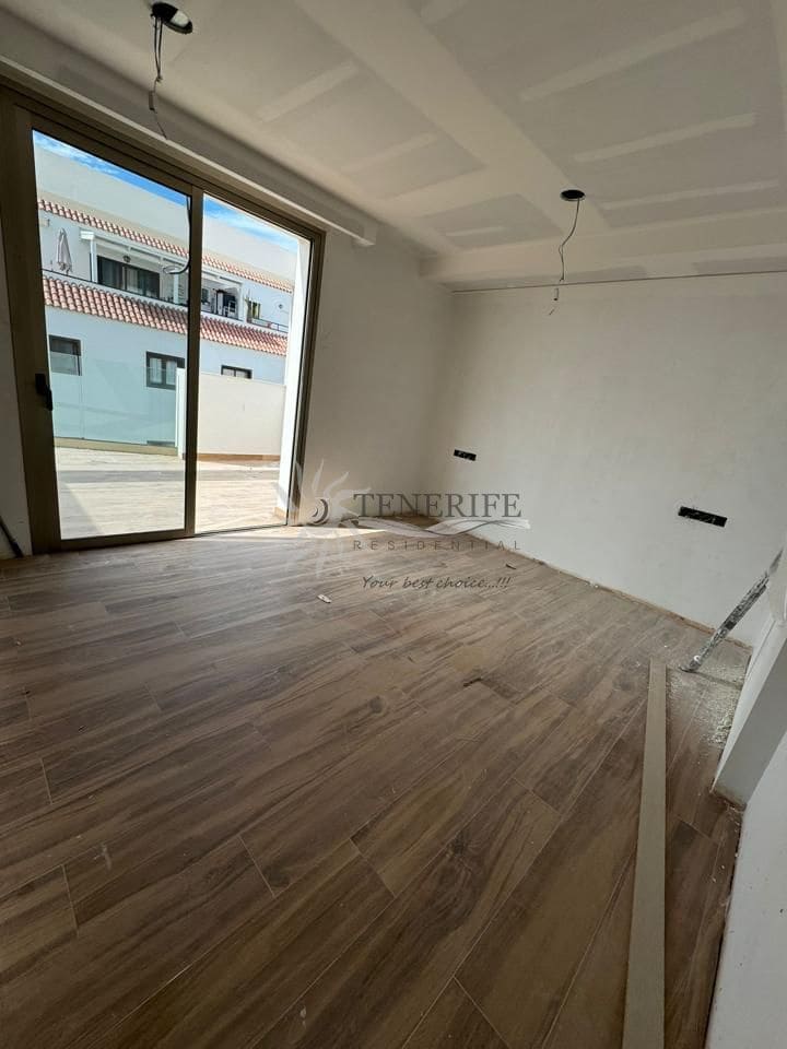 2 bedroom Flat for sale in Santiago del Teide with garage - € 325,000 (Ref: 9459405)