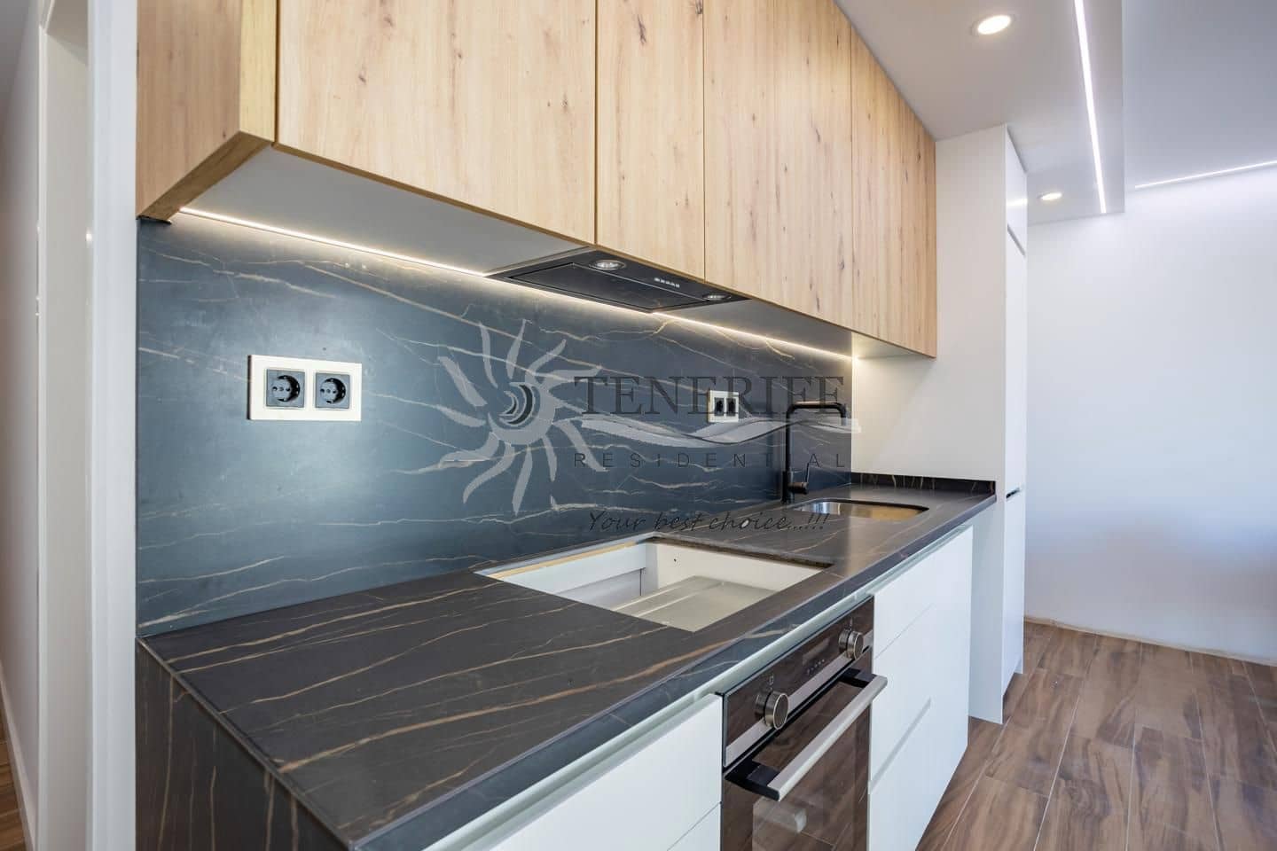 2 bedroom Flat for sale in Santiago del Teide with garage - € 325,000 (Ref: 9459405)