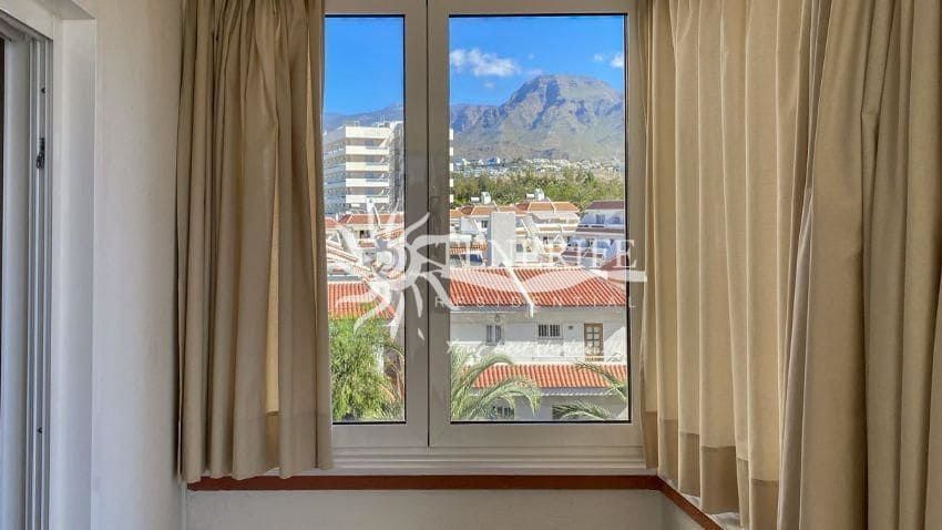 1 bedroom Flat for sale in Arona with garage - € 239,000 (Ref: 9459416)