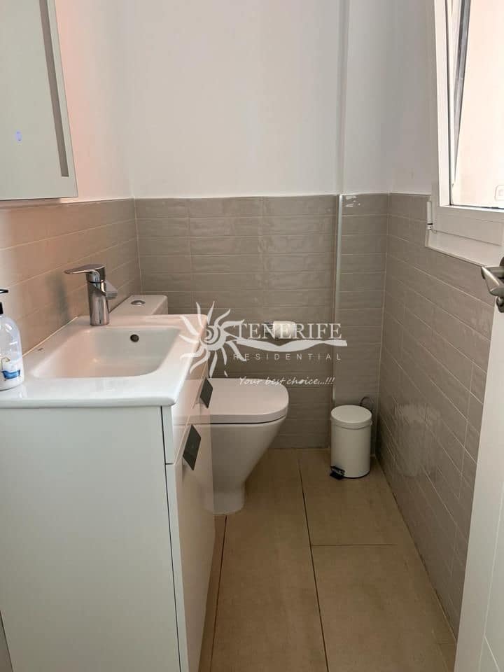 4 slaapkamer Halfvrijstaande villa te koop in Adeje met garage - € 1.390.000 (Ref: 9459420)