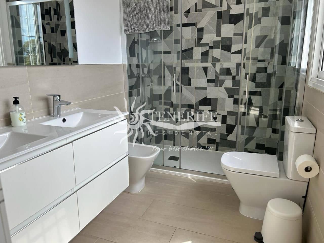 4 slaapkamer Halfvrijstaande villa te koop in Adeje met garage - € 1.390.000 (Ref: 9459420)