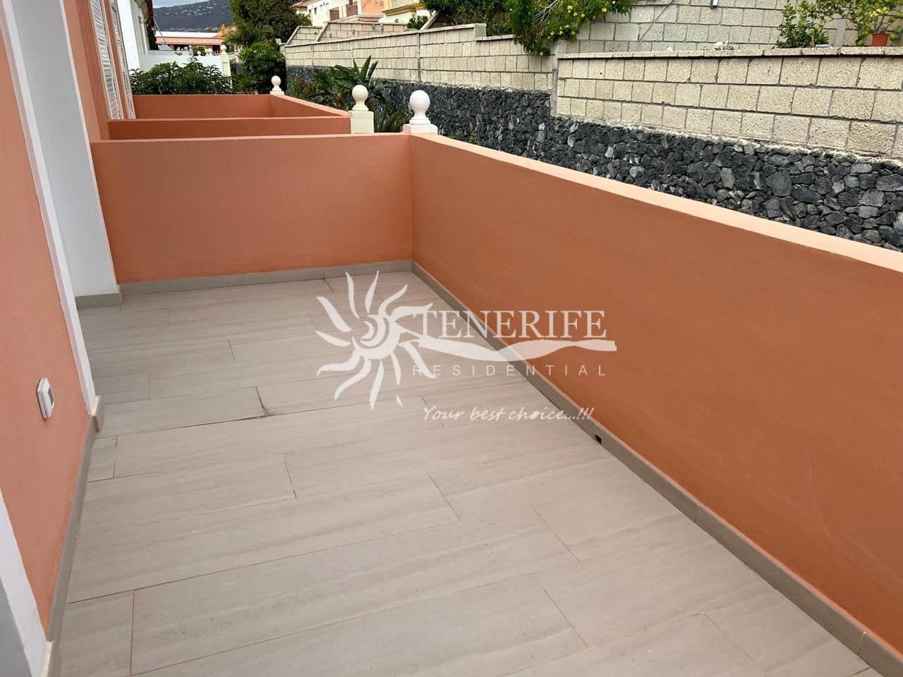 4 slaapkamer Halfvrijstaande villa te koop in Adeje met garage - € 1.390.000 (Ref: 9459420)