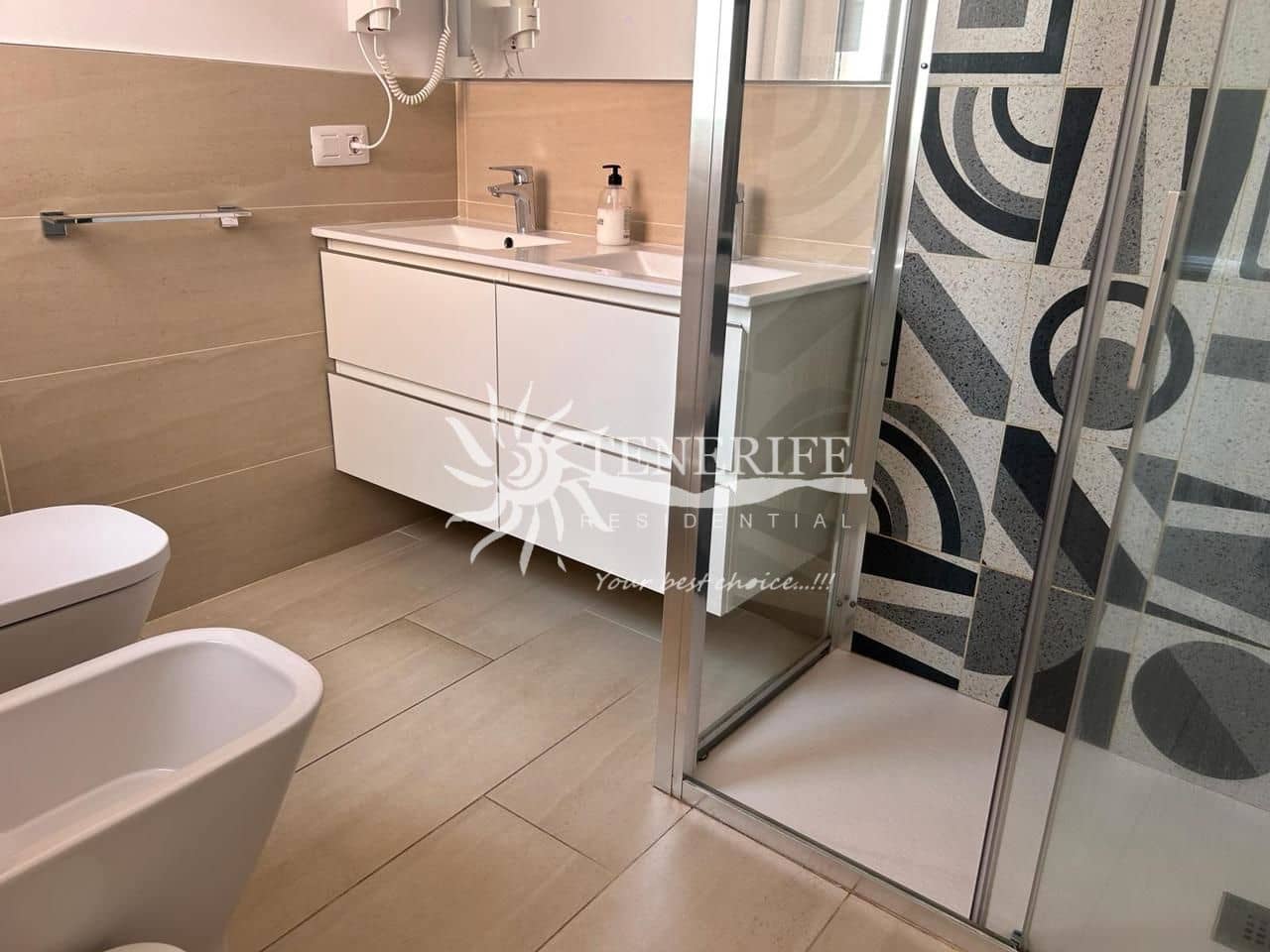 4 slaapkamer Halfvrijstaande villa te koop in Adeje met garage - € 1.390.000 (Ref: 9459420)