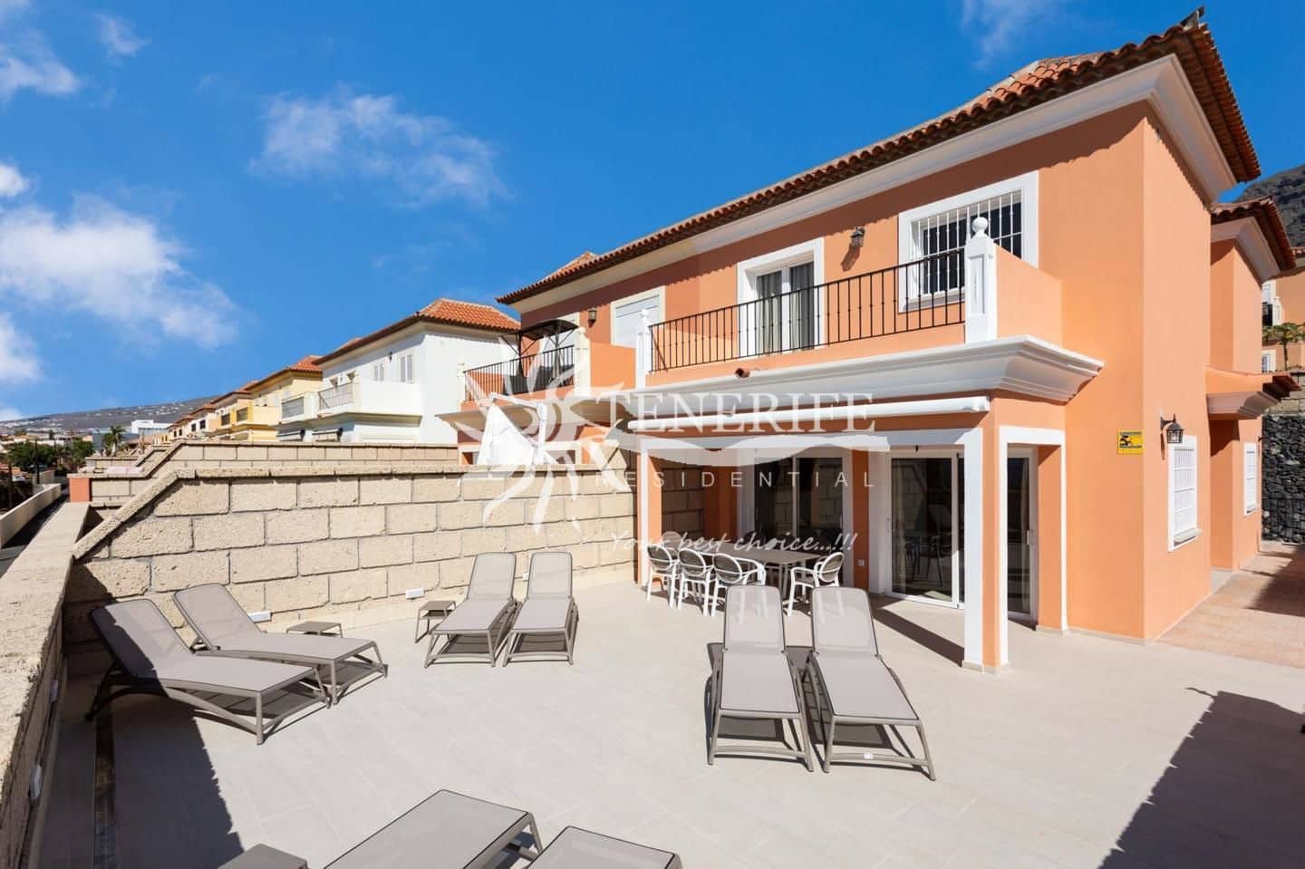 4 slaapkamer Halfvrijstaande villa te koop in Adeje met garage - € 1.390.000 (Ref: 9459420)