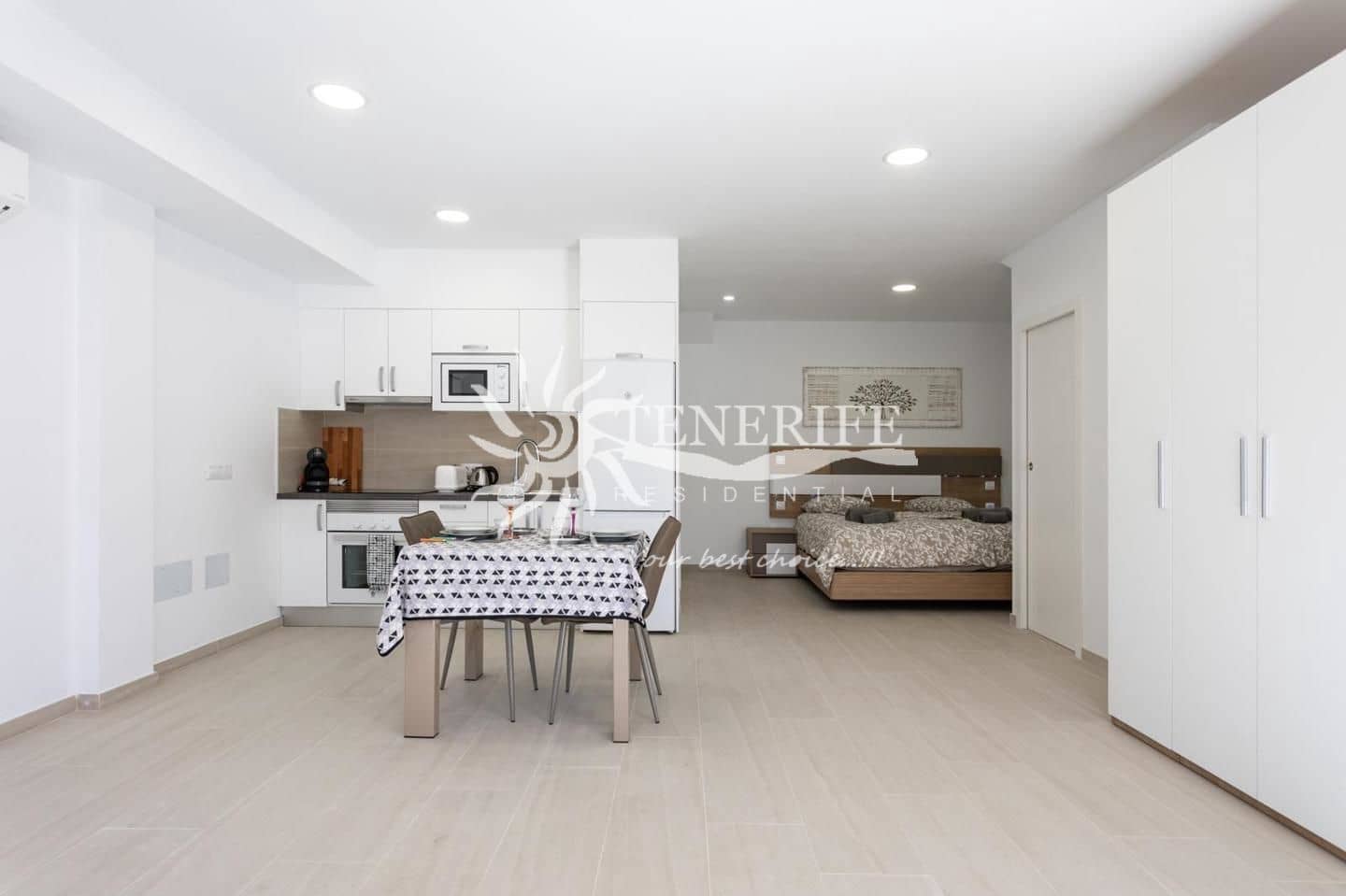 4 slaapkamer Halfvrijstaande villa te koop in Adeje met garage - € 1.390.000 (Ref: 9459420)