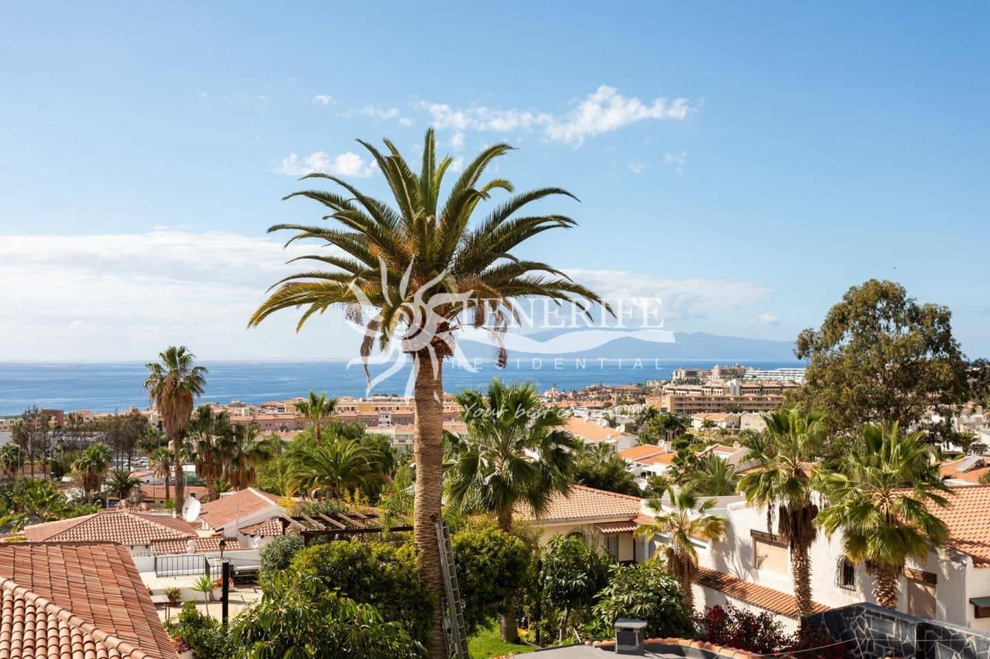 4 slaapkamer Halfvrijstaande villa te koop in Adeje met garage - € 1.390.000 (Ref: 9459420)