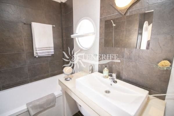 5 bedroom Villa for sale in Torviscas with pool garage - € 1,500,000 (Ref: 9459428)