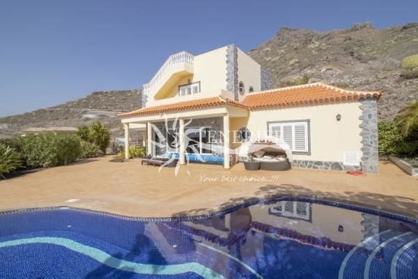 Chalet de 5 habitaciones en Torviscas, Adeje en venta con piscina garaje - 1.500.000 € (Ref: 9459428)