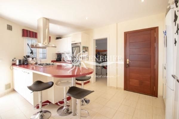 Chalet de 5 habitaciones en Torviscas, Adeje en venta con piscina garaje - 1.500.000 € (Ref: 9459428)