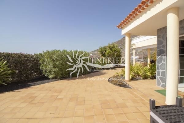 5 bedroom Villa for sale in Torviscas with pool garage - € 1,500,000 (Ref: 9459428)