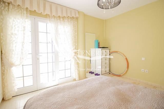 5 bedroom Villa for sale in Torviscas with pool garage - € 1,500,000 (Ref: 9459428)