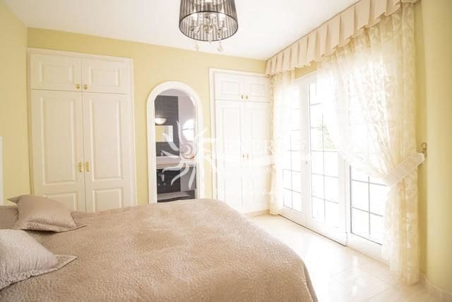 Chalet de 5 habitaciones en Torviscas, Adeje en venta con piscina garaje - 1.500.000 € (Ref: 9459428)