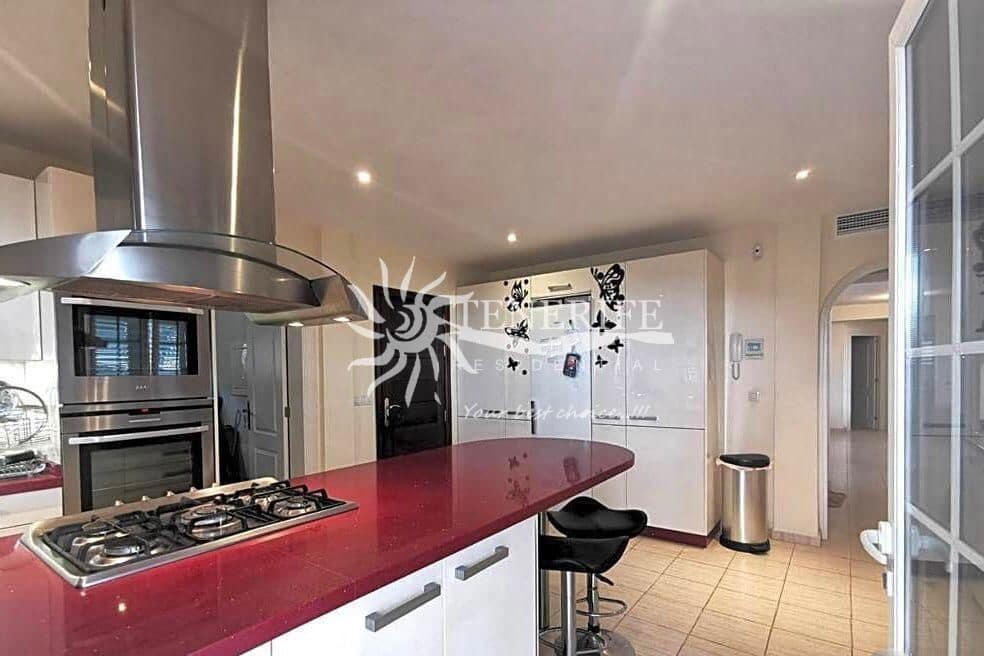 5 bedroom Villa for sale in Torviscas with pool garage - € 1,500,000 (Ref: 9459428)