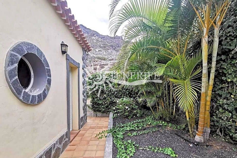 5 bedroom Villa for sale in Torviscas with pool garage - € 1,500,000 (Ref: 9459428)