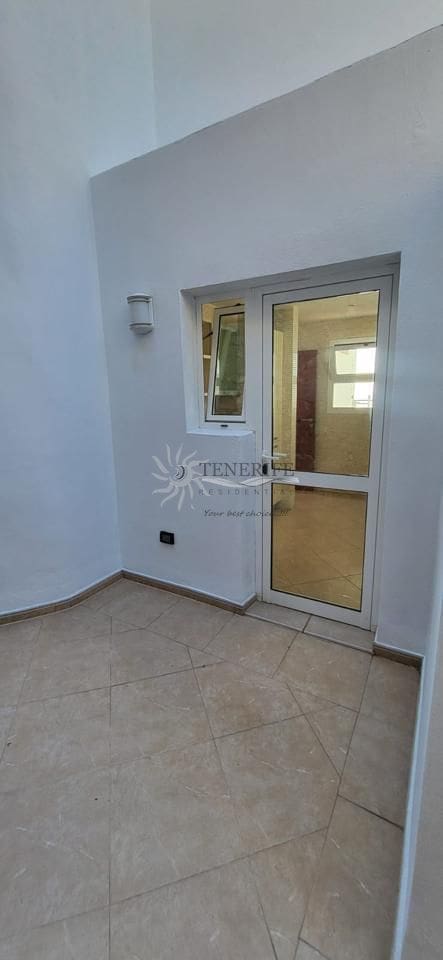 Pareado de 3 habitaciones en Adeje en venta con piscina garaje - 850.000 € (Ref: 9459436)