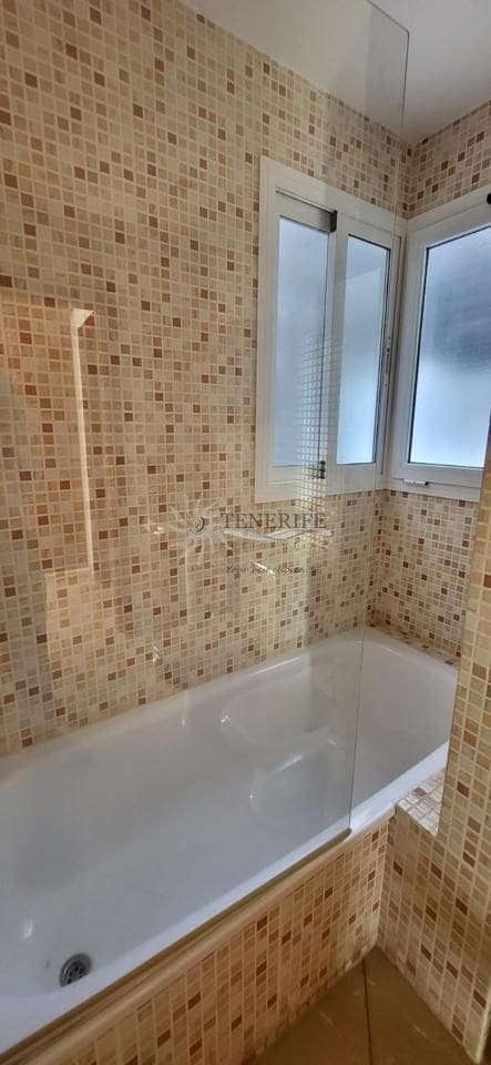 Pareado de 3 habitaciones en Adeje en venta con piscina garaje - 850.000 € (Ref: 9459436)