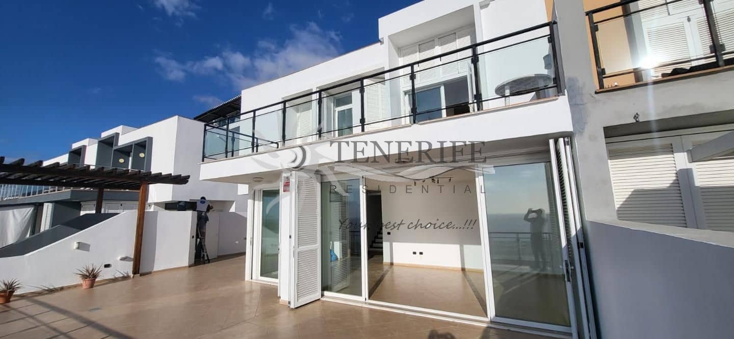 Pareado de 3 habitaciones en Adeje en venta con piscina garaje - 850.000 € (Ref: 9459436)