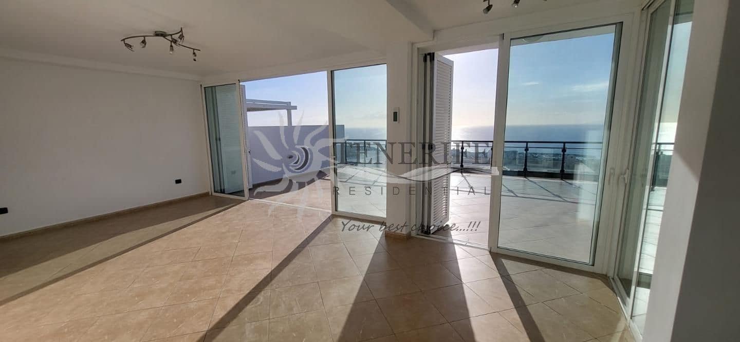 Pareado de 3 habitaciones en Adeje en venta con piscina garaje - 850.000 € (Ref: 9459436)