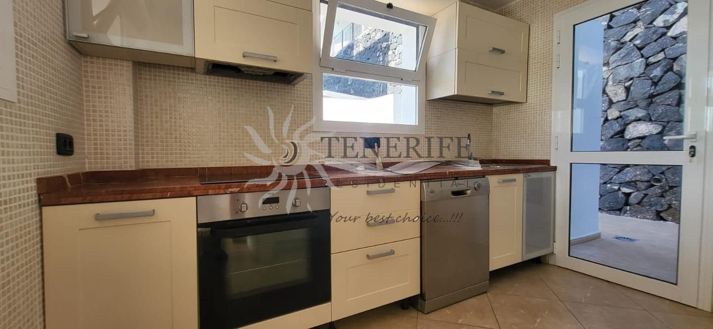 Pareado de 3 habitaciones en Adeje en venta con piscina garaje - 850.000 € (Ref: 9459436)