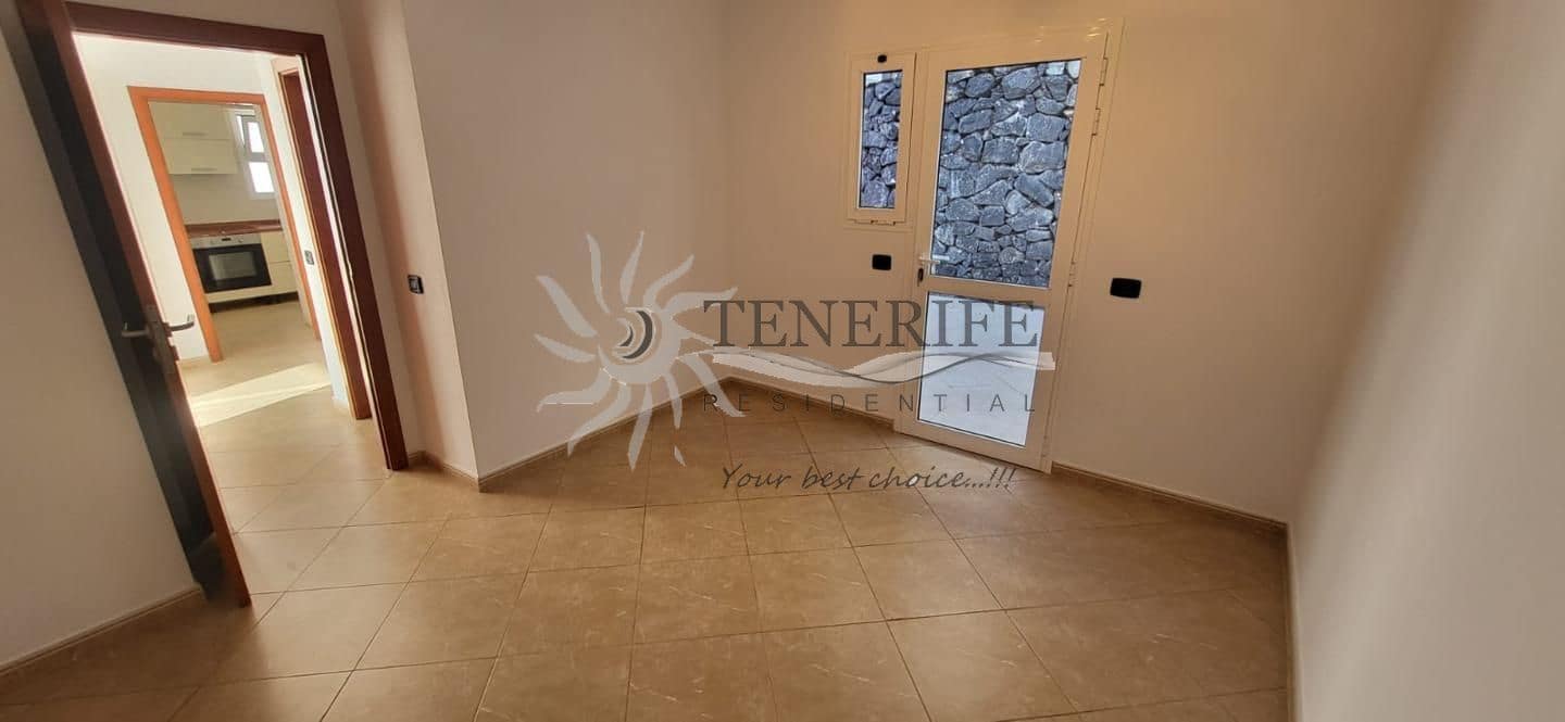 Pareado de 3 habitaciones en Adeje en venta con piscina garaje - 850.000 € (Ref: 9459436)