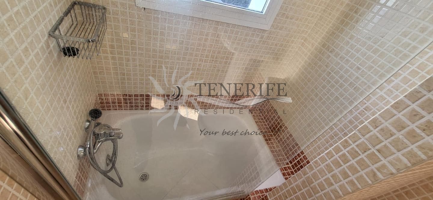 Pareado de 3 habitaciones en Adeje en venta con piscina garaje - 850.000 € (Ref: 9459436)