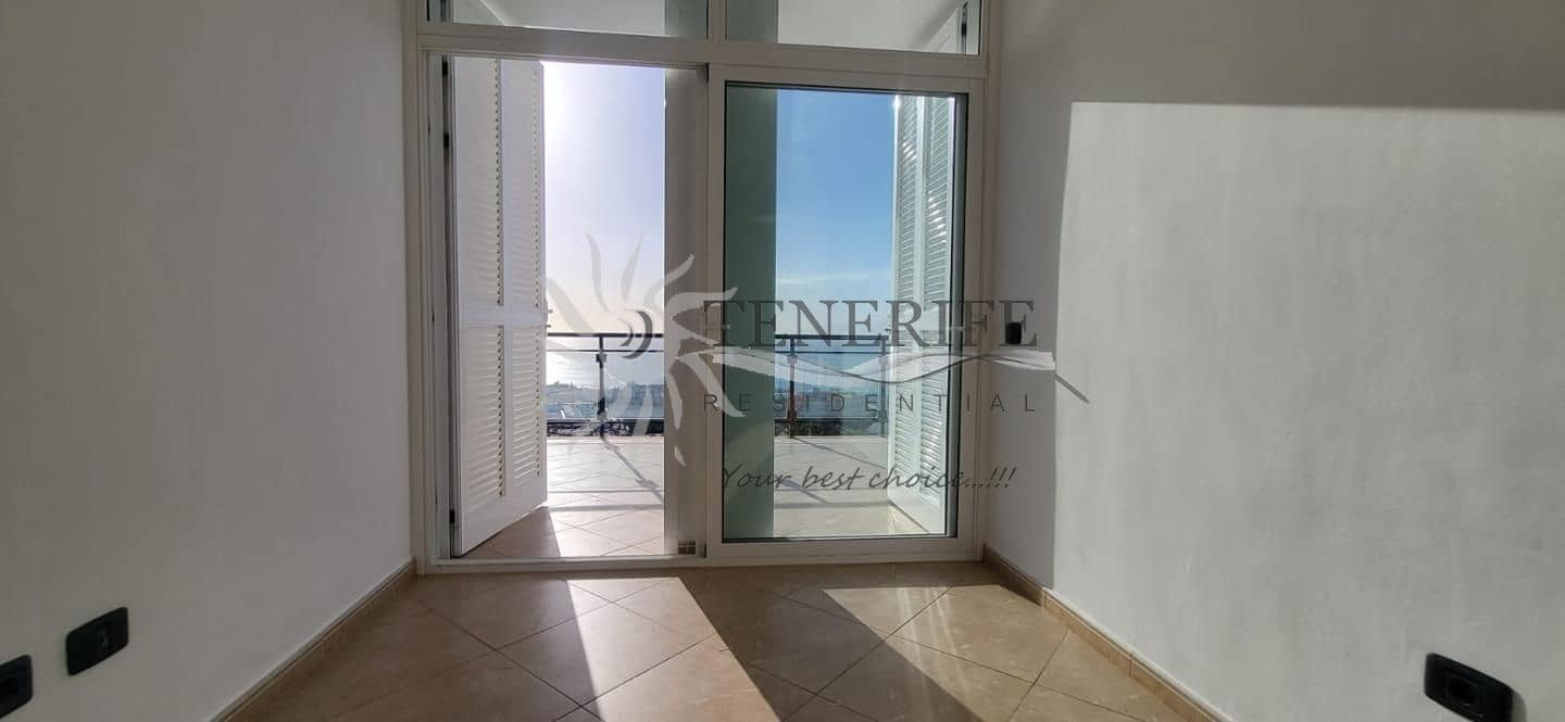 Pareado de 3 habitaciones en Adeje en venta con piscina garaje - 850.000 € (Ref: 9459436)