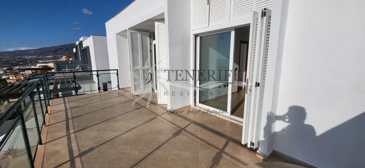 Pareado de 3 habitaciones en Adeje en venta con piscina garaje - 850.000 € (Ref: 9459436)