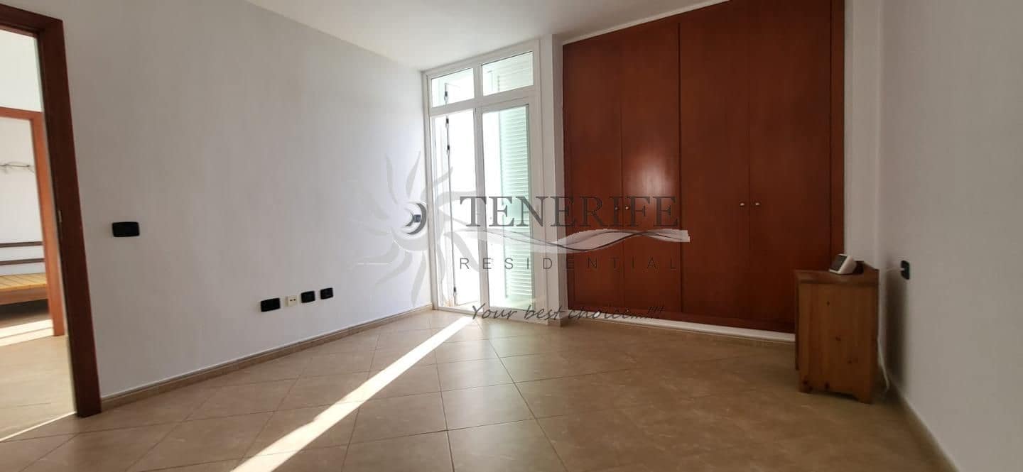 Pareado de 3 habitaciones en Adeje en venta con piscina garaje - 850.000 € (Ref: 9459436)