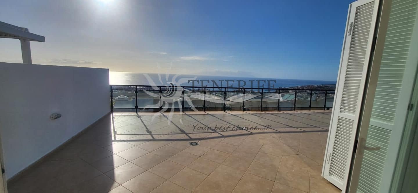 Pareado de 3 habitaciones en Adeje en venta con piscina garaje - 850.000 € (Ref: 9459436)