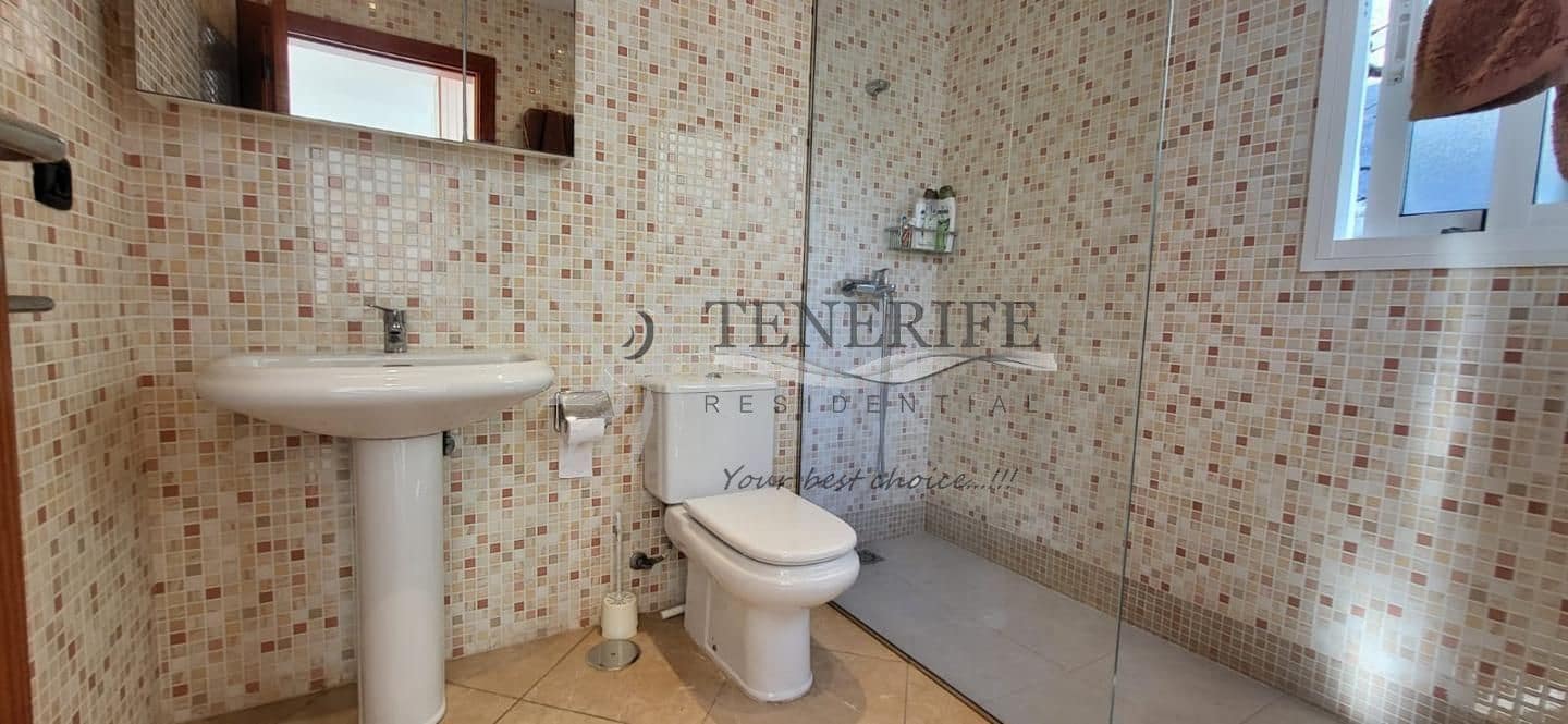 Pareado de 3 habitaciones en Adeje en venta con piscina garaje - 850.000 € (Ref: 9459436)