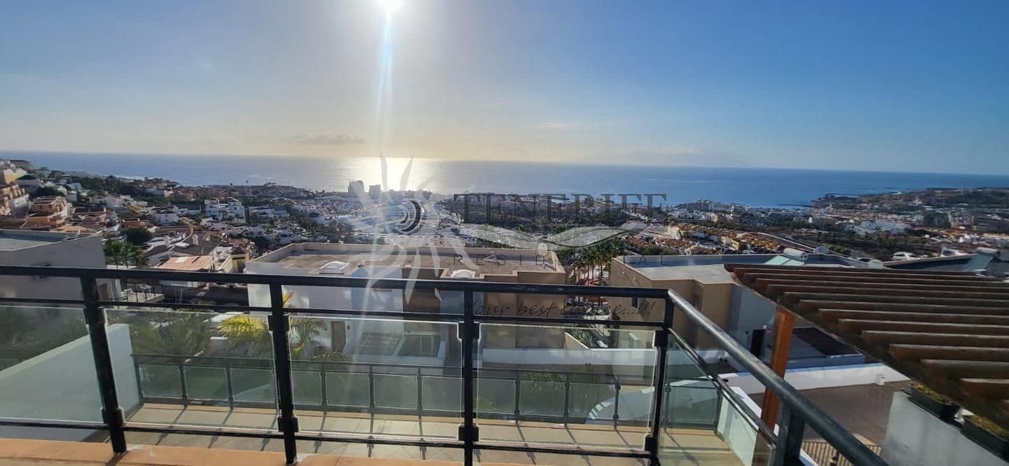 Pareado de 3 habitaciones en Adeje en venta con piscina garaje - 850.000 € (Ref: 9459436)