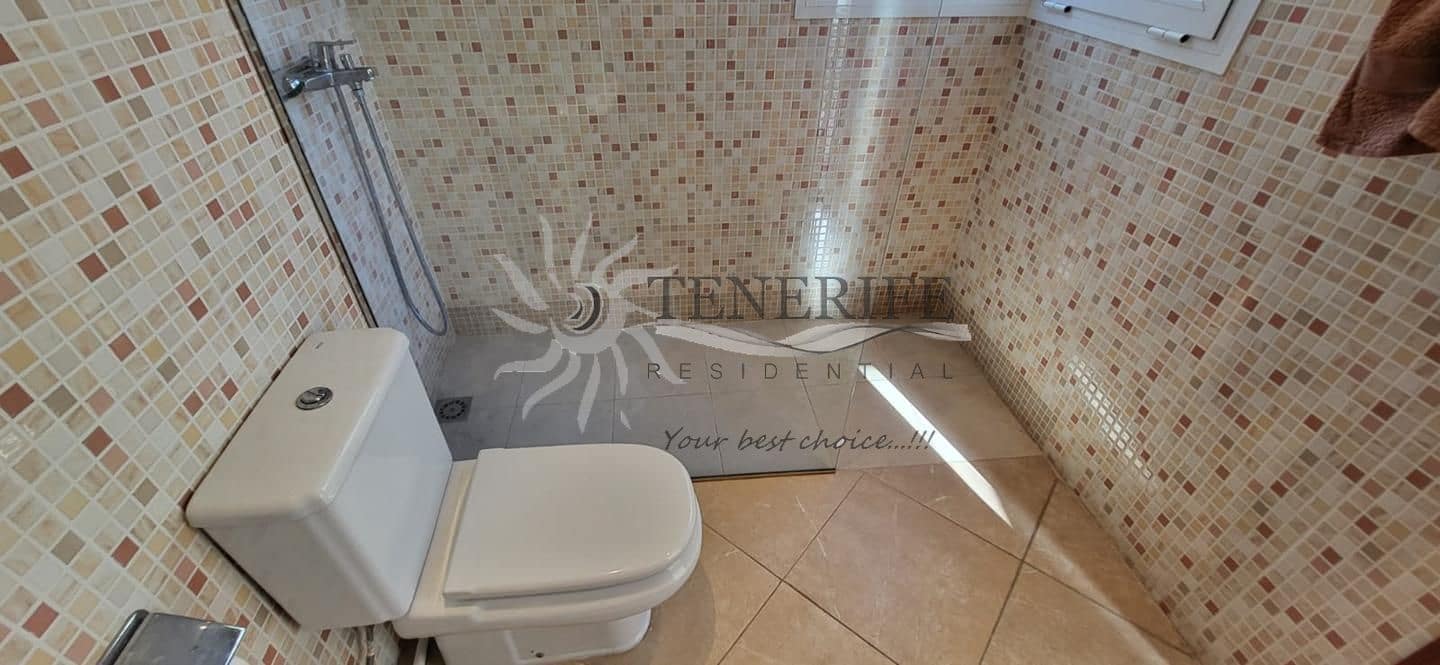 Pareado de 3 habitaciones en Adeje en venta con piscina garaje - 850.000 € (Ref: 9459436)