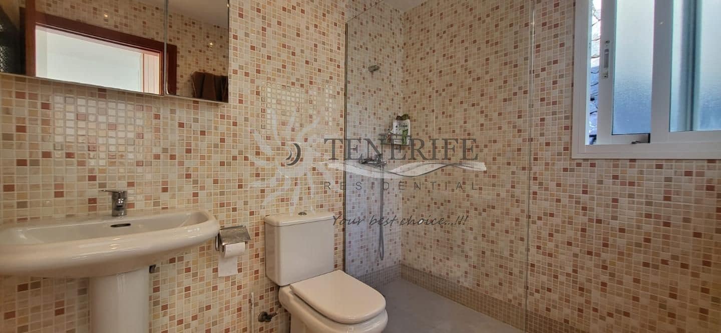 Pareado de 3 habitaciones en Adeje en venta con piscina garaje - 850.000 € (Ref: 9459436)