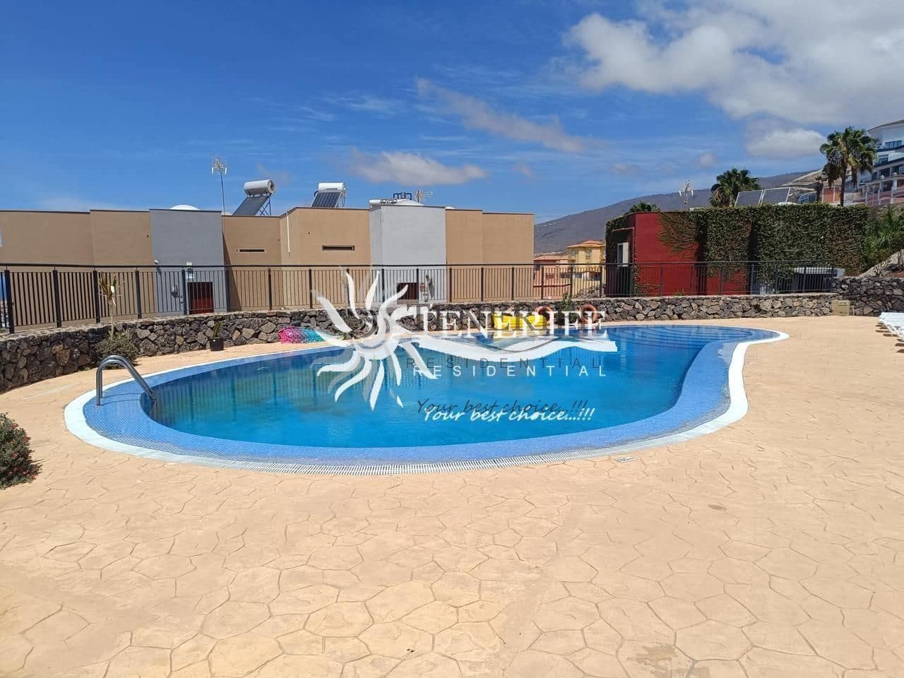 Pareado de 3 habitaciones en Adeje en venta con piscina garaje - 850.000 € (Ref: 9459436)