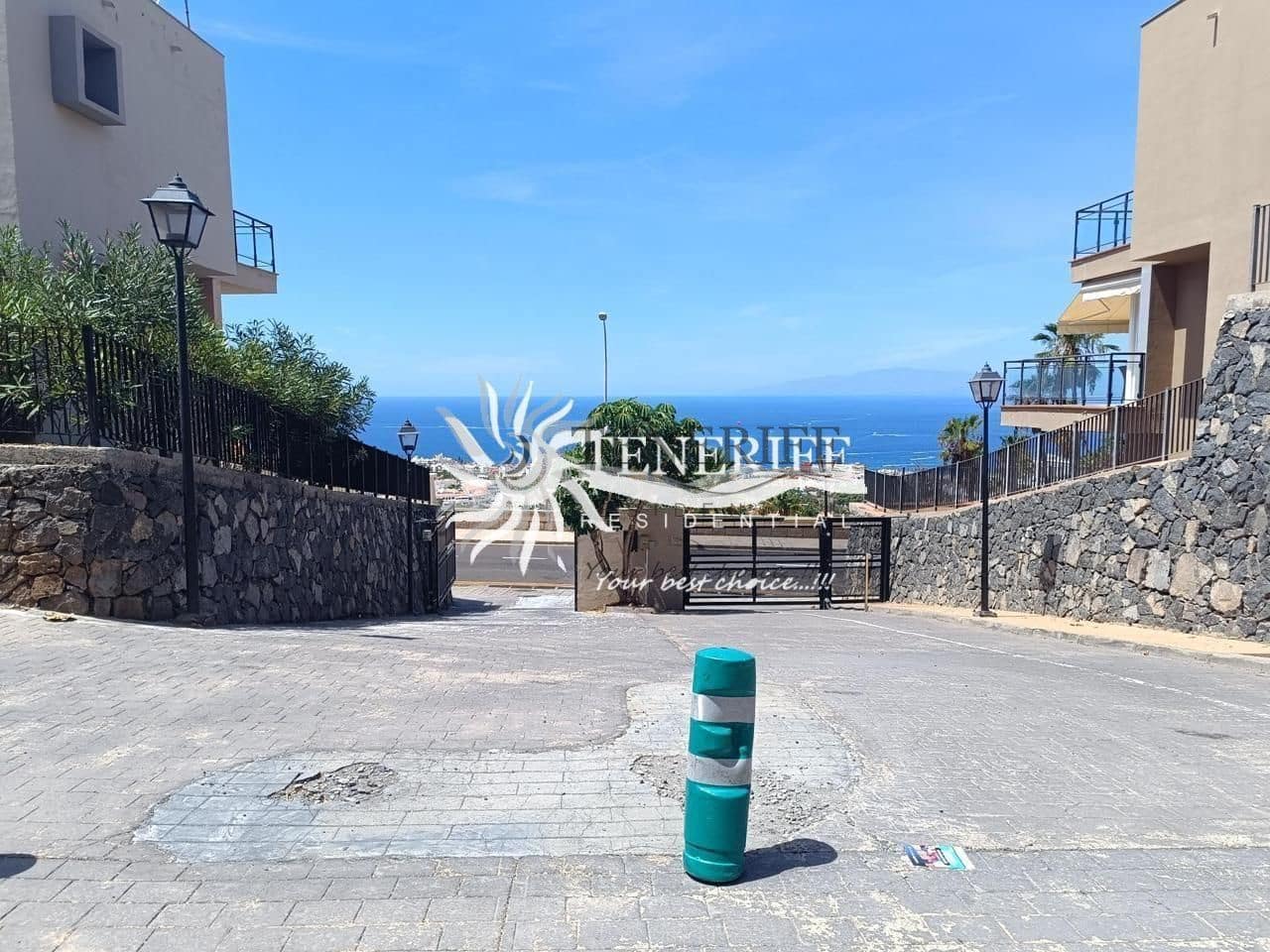 Pareado de 3 habitaciones en Adeje en venta con piscina garaje - 850.000 € (Ref: 9459436)