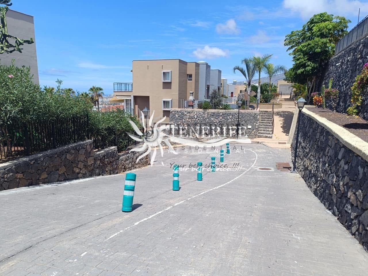 Pareado de 3 habitaciones en Adeje en venta con piscina garaje - 850.000 € (Ref: 9459436)