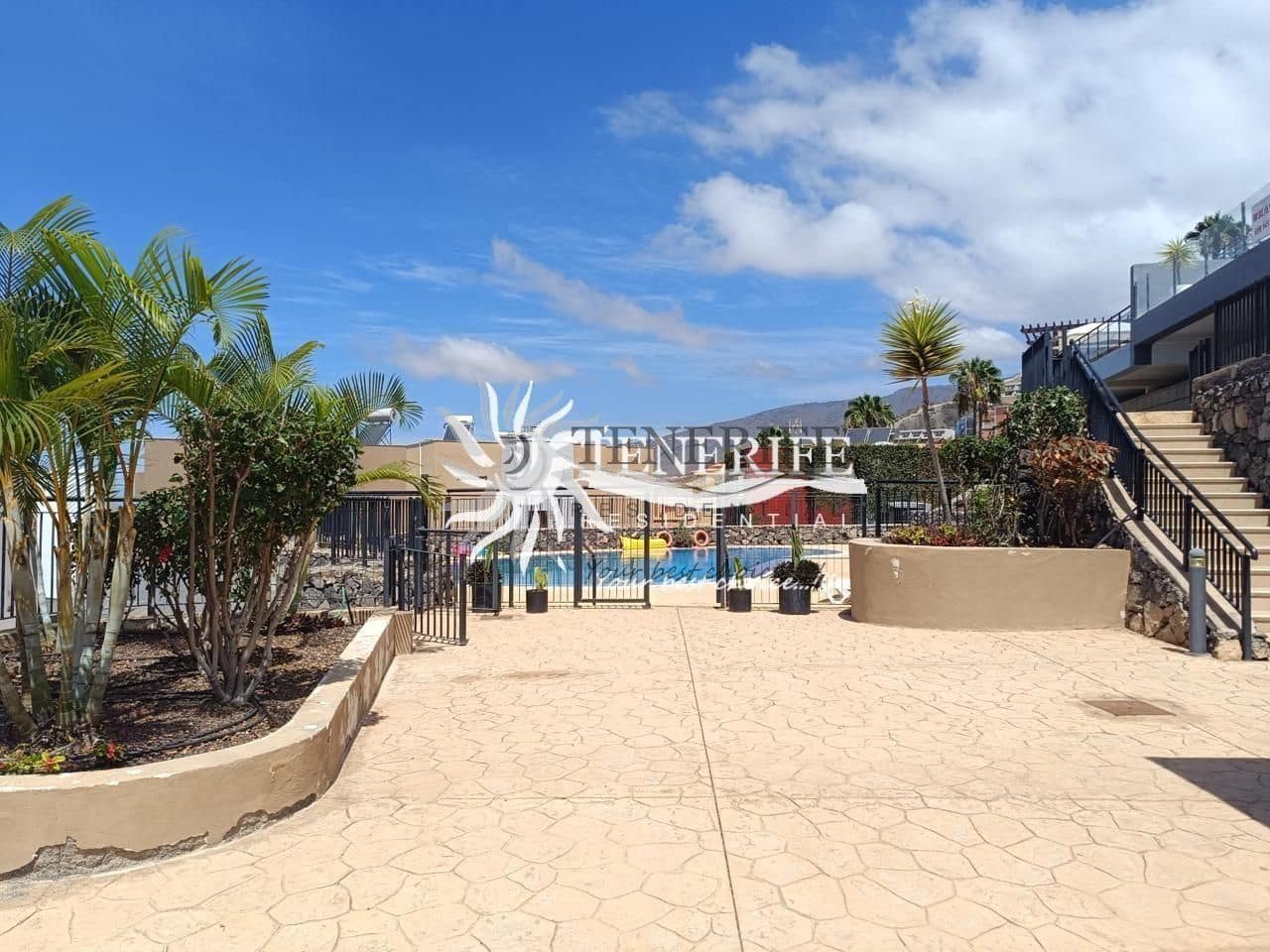 Pareado de 3 habitaciones en Adeje en venta con piscina garaje - 850.000 € (Ref: 9459436)