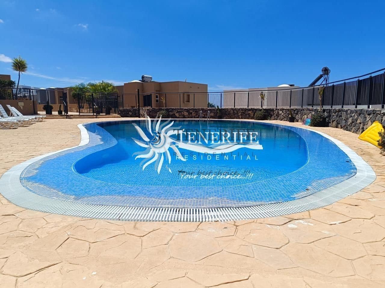 Pareado de 3 habitaciones en Adeje en venta con piscina garaje - 850.000 € (Ref: 9459436)