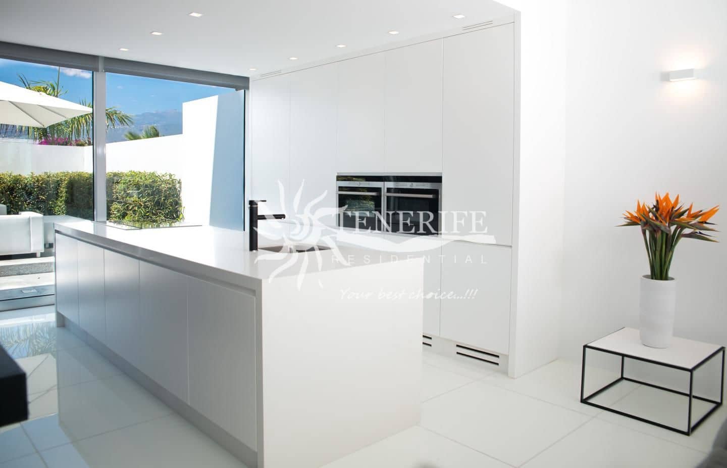 4 makuuhuone Paritalo myytävänä paikassa Arona mukana uima-altaan - 985 000 € (Ref: 9459438)