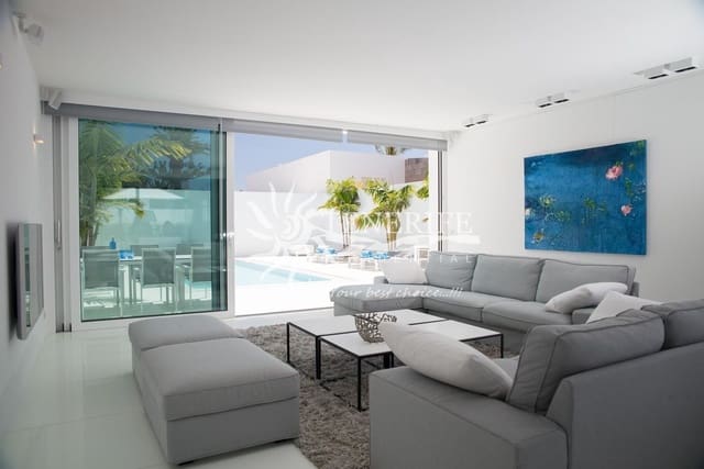 4 makuuhuone Paritalo myytävänä paikassa Costa del Silencio, Arona mukana uima-altaan - 985 000 € (Ref: 9459438)