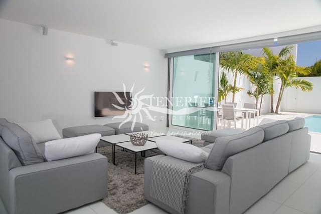 4 makuuhuone Paritalo myytävänä paikassa Costa del Silencio, Arona mukana uima-altaan - 985 000 € (Ref: 9459438)