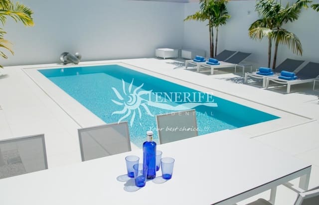 4 makuuhuone Paritalo myytävänä paikassa Costa del Silencio, Arona mukana uima-altaan - 985 000 € (Ref: 9459438)