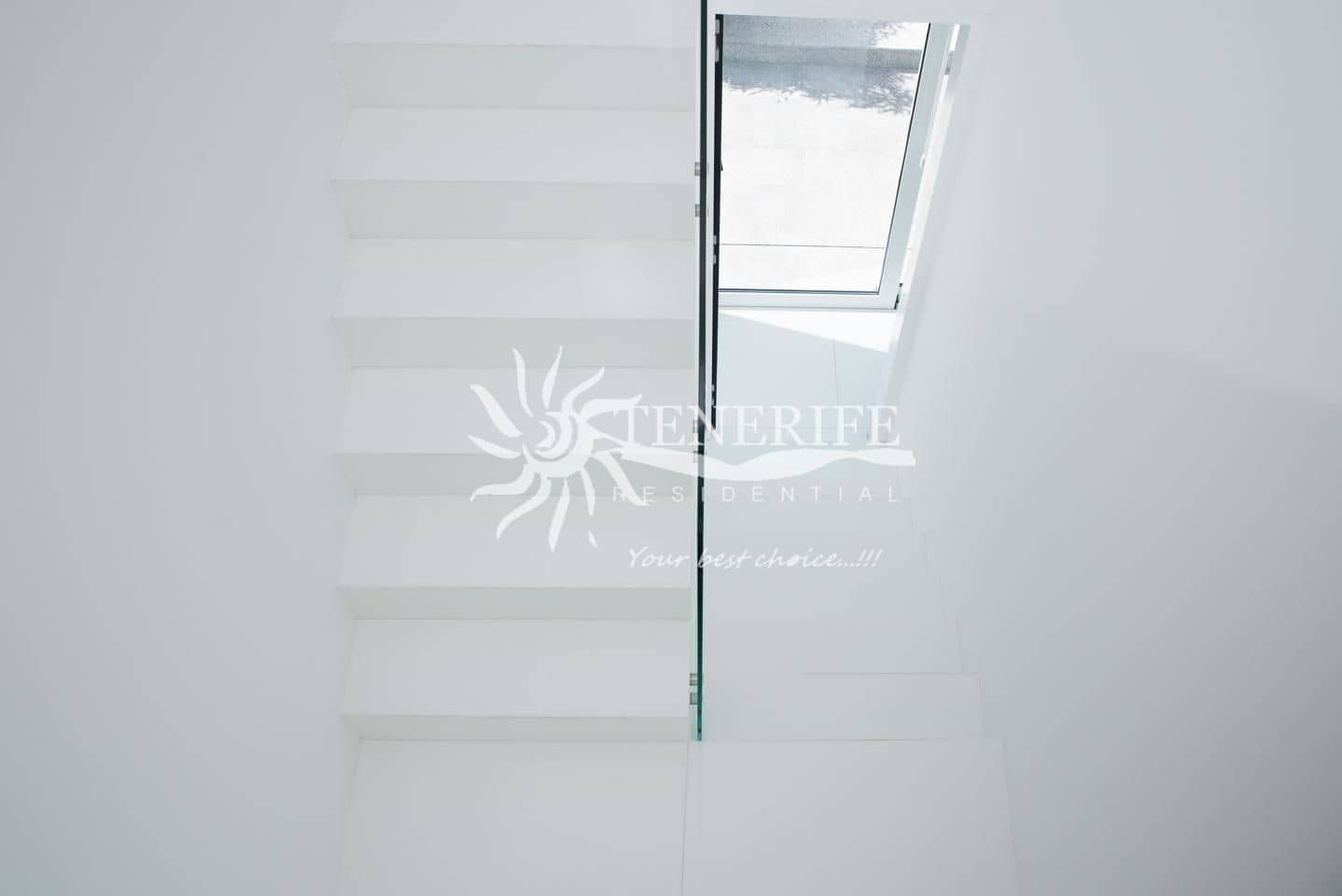 4 makuuhuone Paritalo myytävänä paikassa Arona mukana uima-altaan - 985 000 € (Ref: 9459438)