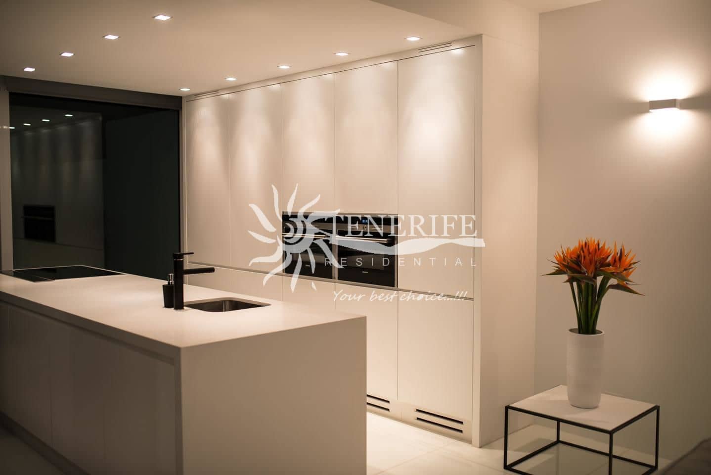 4 makuuhuone Paritalo myytävänä paikassa Arona mukana uima-altaan - 985 000 € (Ref: 9459438)